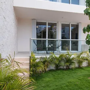 Ground Level Garden At South By Tao Santamar Apartment