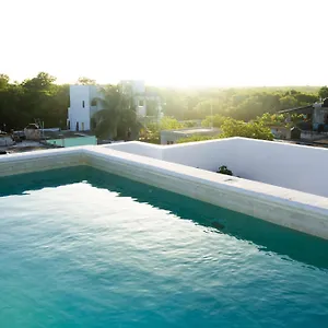  Hotel Itza